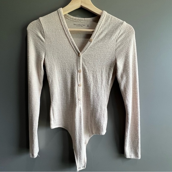 Abercrombie & Fitch Soft A&F Cozy Cream  Buttoned Long sleeve Henley Bodysuit - Picture 1 of 8